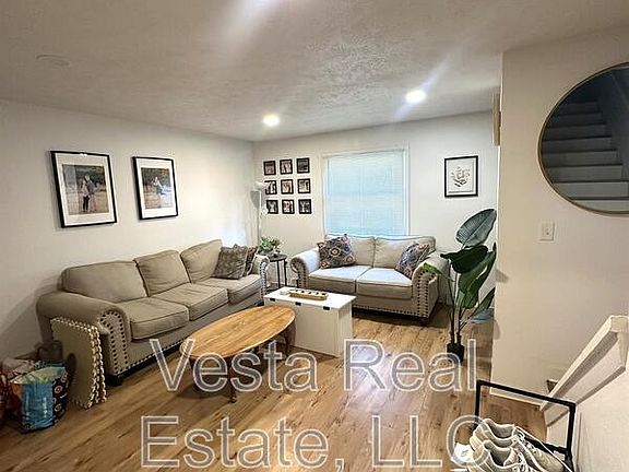 3rd image of 104 College Park Ct Unit 1
