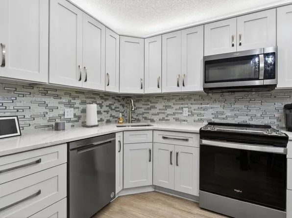 4450 NW 30th Street #218, Coconut Creek, FL 33066