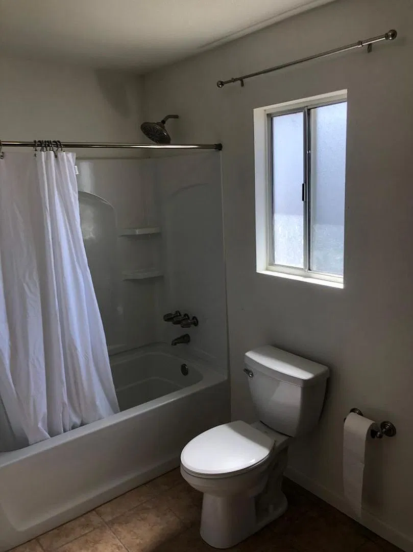 Cute 2 bedroom with amazing views! Utilities included in rent! — Photo 3