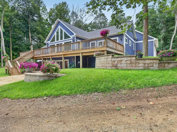 9777 N 16th St, Plainwell, MI 49080