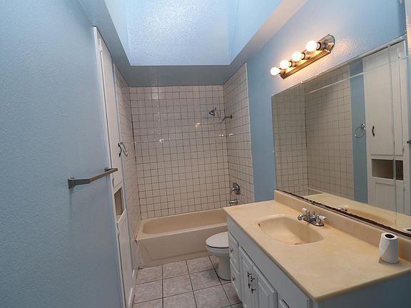 5th image of 11047 Westonhill Dr