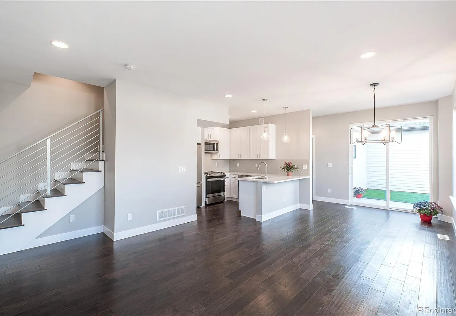 3 bed, 3.5 bath, 1378 sqft, $3,375 — Photo 4