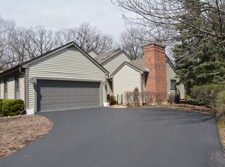 93 Warrington Dr, Lake Bluff, IL