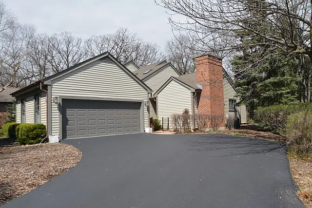 93 Warrington Dr photo 1