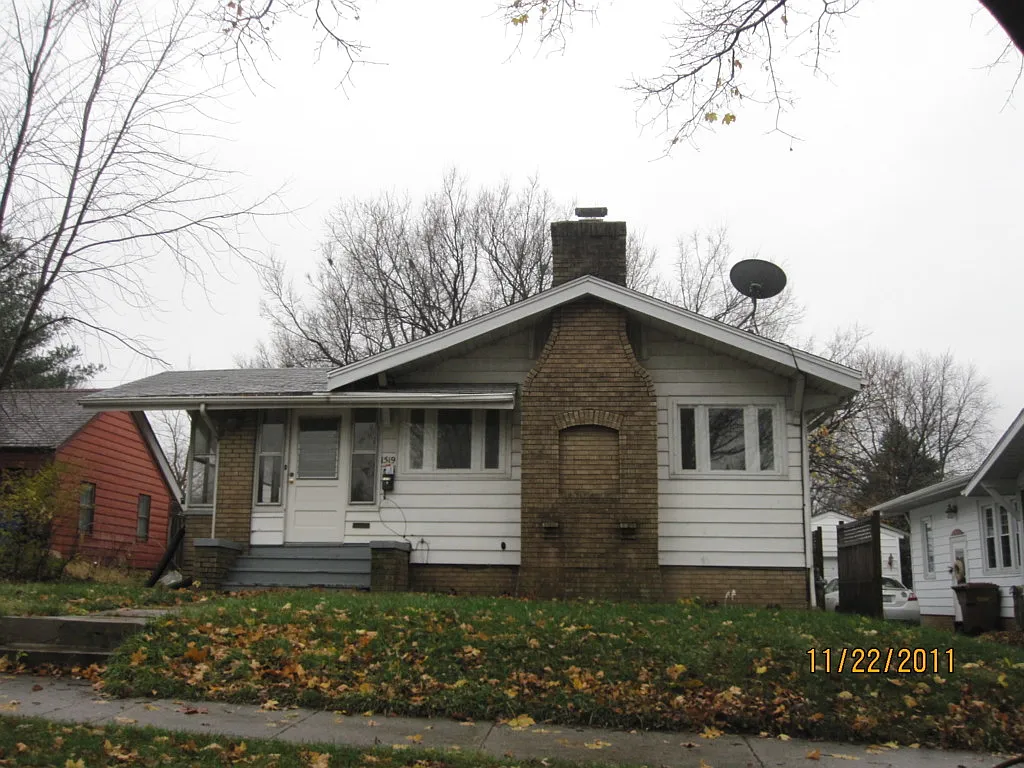 1519 W University Ave photo 1
