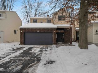 3831 Autumnwood St, Ottawa, ON K1T 2G9