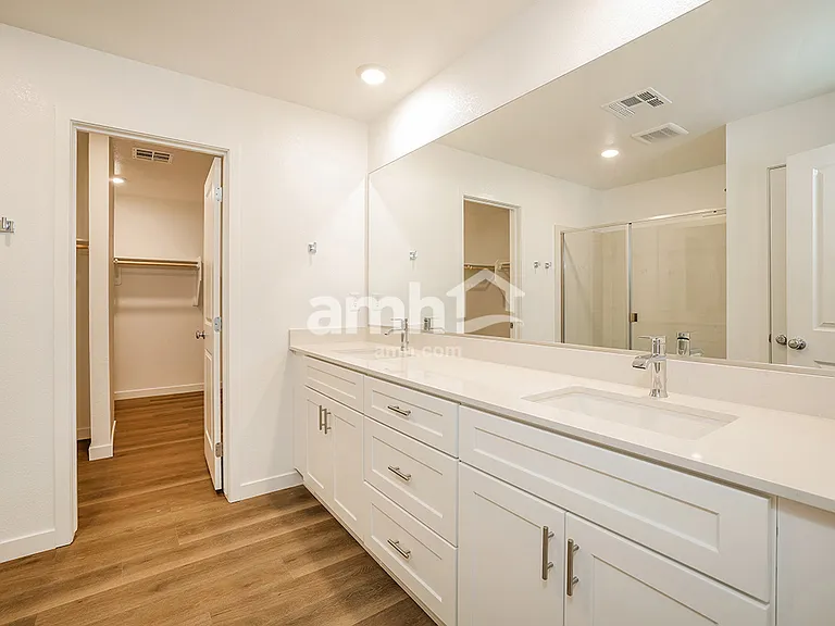 2248 Monroe Ave — Photo 11