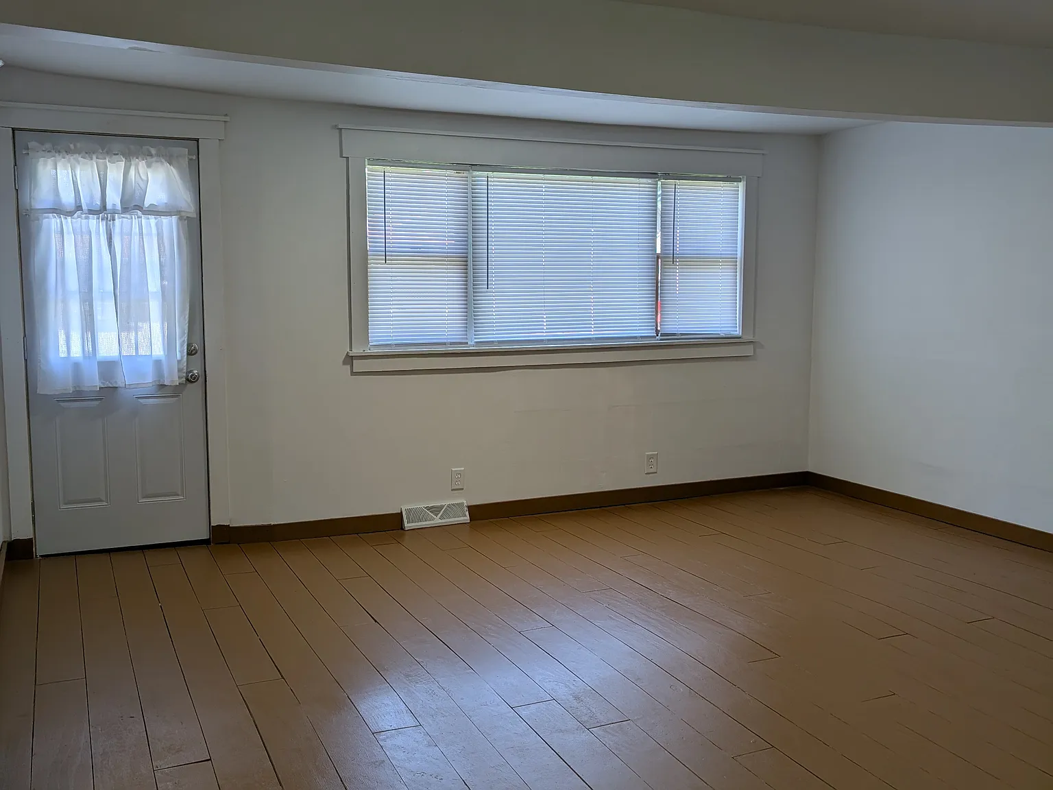3 bed, 1110 sqft, $1,795 — Photo 2