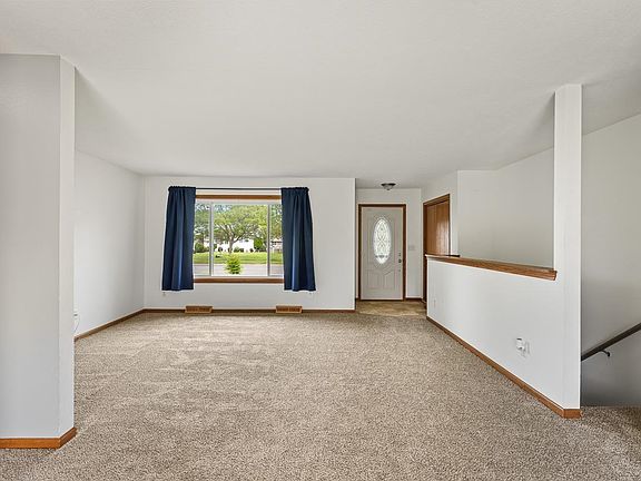 3rd image of 53 Debbie Dr