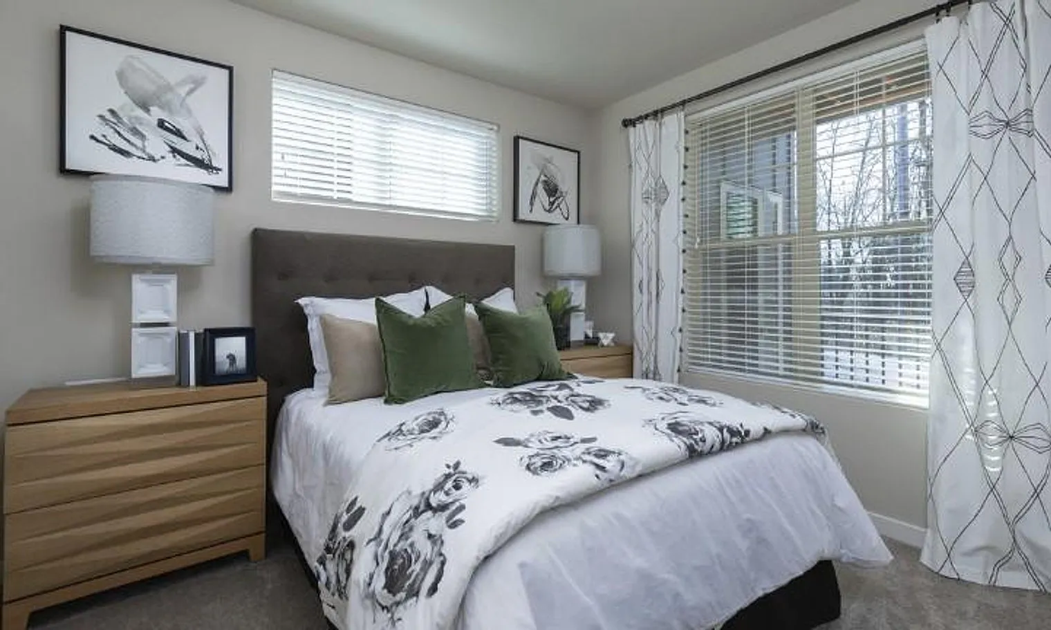 3 bed, 1.0 bath, 1323 sqft, $6,234 — Photo 2
