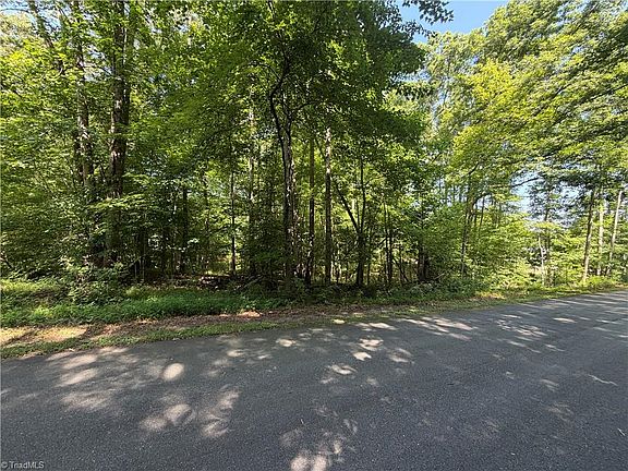 3rd image of 1030 Oak Hill Dr