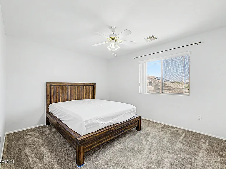 1015 E Irma Ln — Photo 29