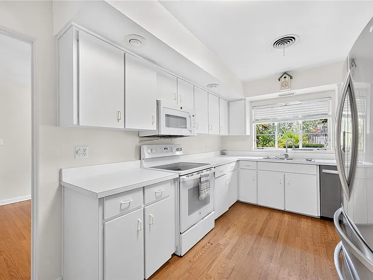 2406 Shoreham Rd — Photo 9