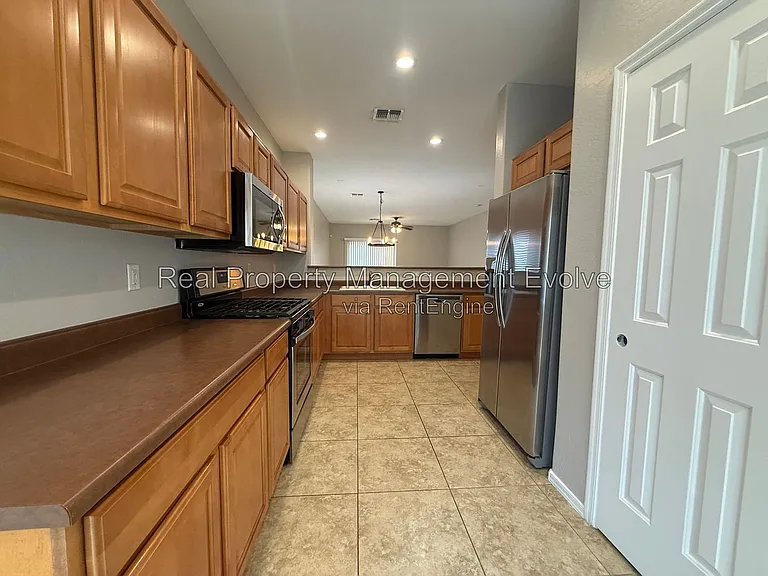 2513 W Woburn Ln — Photo 9