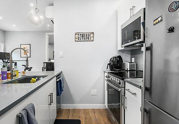 4th image of 486 Carroll St APT 3R