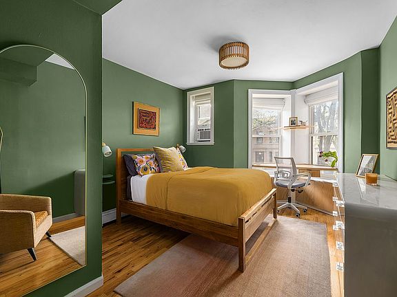 5th image of 511 12th St APT 2L