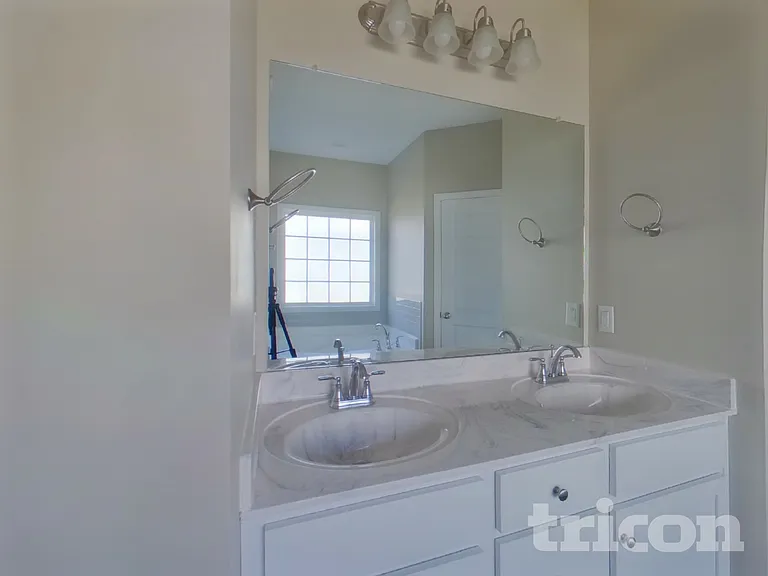 1016 Cyril Dr — Photo 8