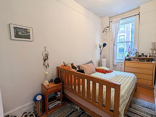 5th image of 253 W 76th St APT 9