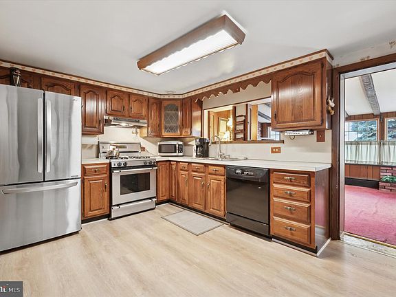 5th image of 4625 Salmon St