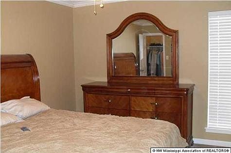 4th image of 4174 Blackstone Dr