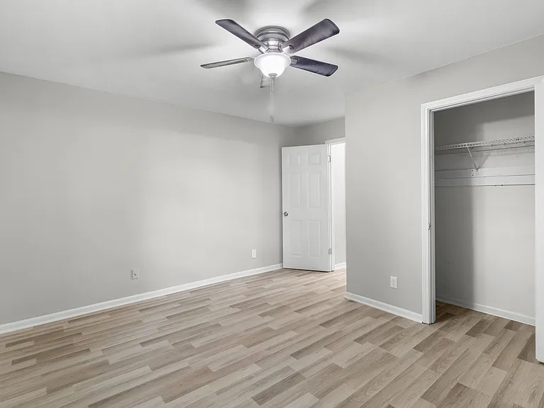 1129 Green St #8 — Photo 15