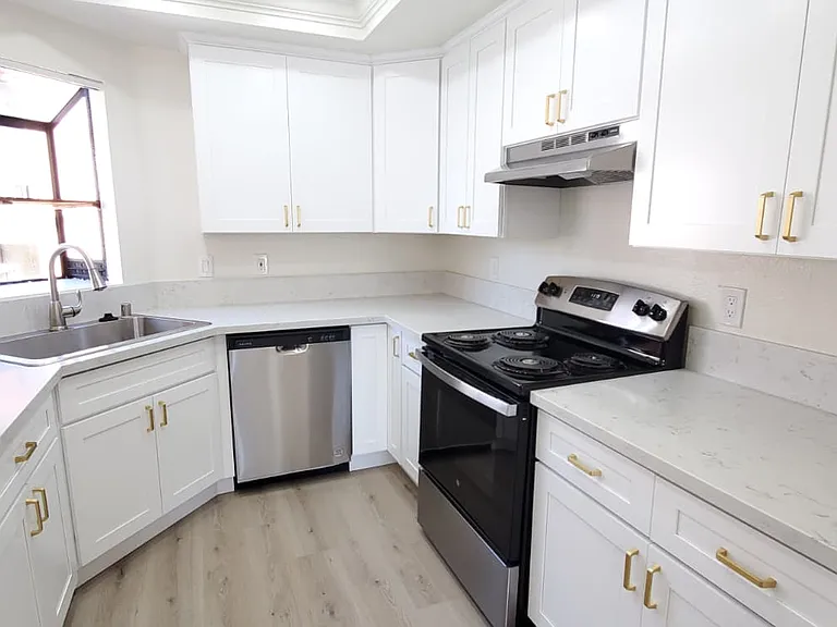 Portofino Apartments — Photo 11