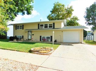 100 25th St NW, Minot, ND 58703