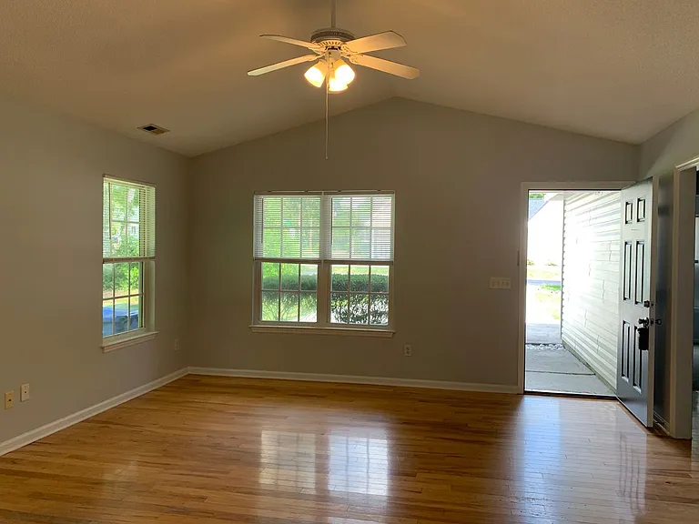 204 White Ave — Photo 5