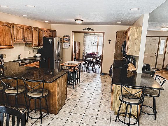 5th image of 785 Stockbridge Dr