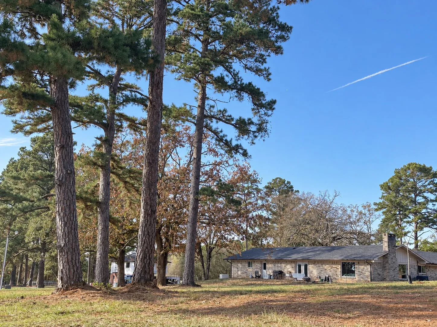 6 bed, 3000 sqft, $3,190 — Photo 1