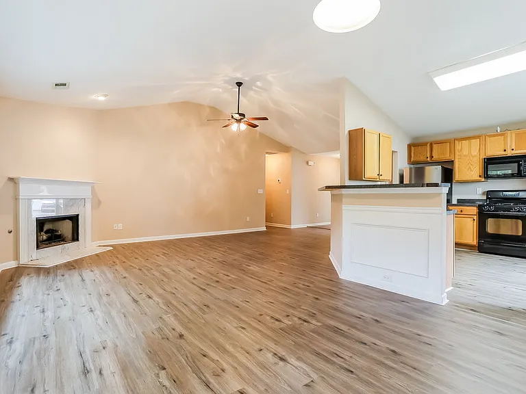 357 Hunterian Pl — Photo 8