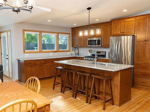 5th image of 801 Continental Dr