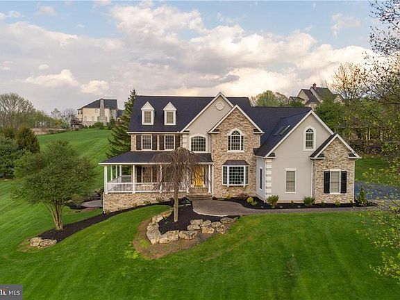 2nd image of 1515 Bette Ln