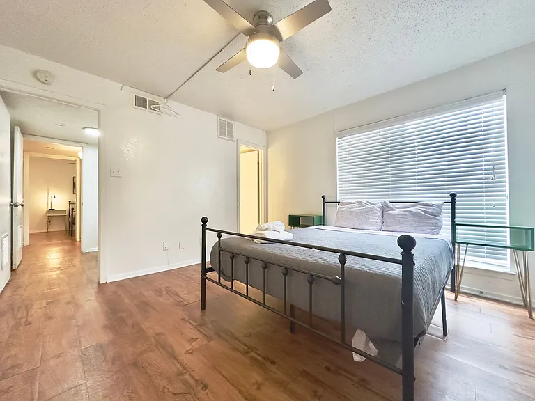 Marian Condos — Photo 92