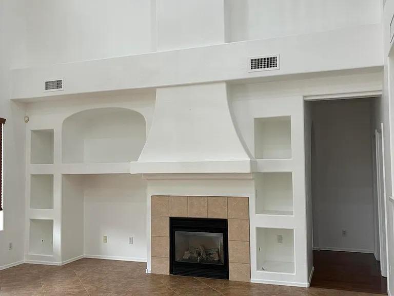 2741 W Redwood Ln — Photo 5
