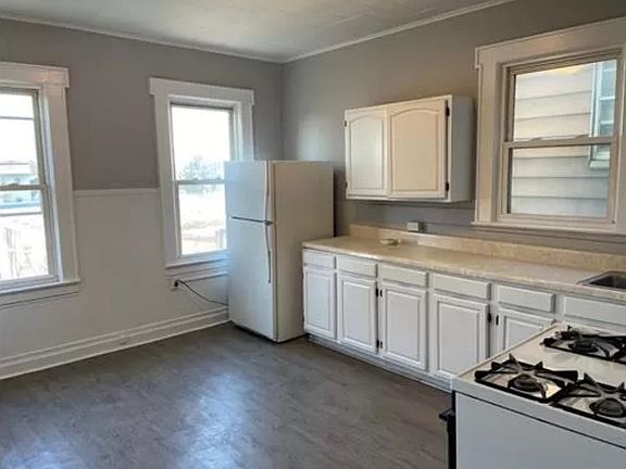 3rd image of 93 21st St Floor 2