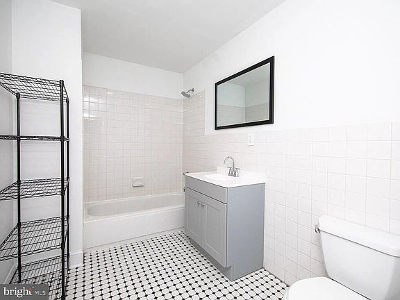 4th image of 3902 Terrace St Floor 2