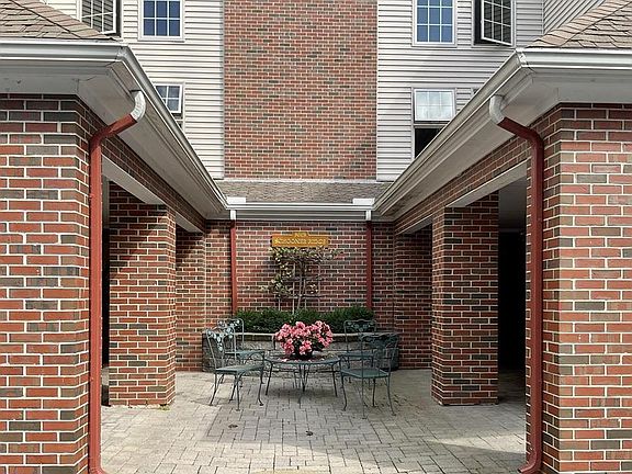 2nd image of 4 Schooner Ridge Road #1