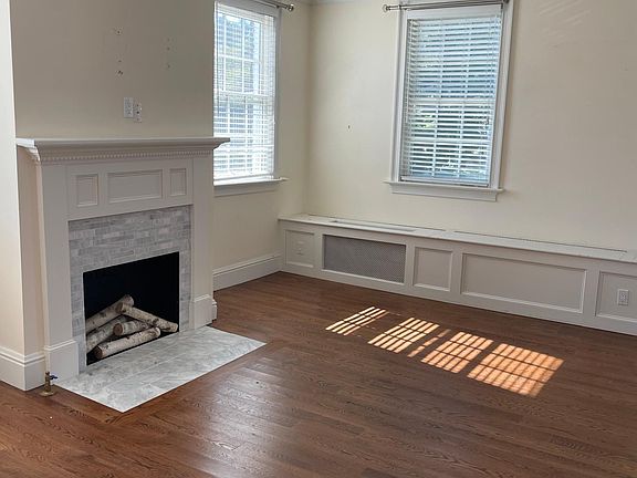 4th image of 792 Farmington Ave APT 201