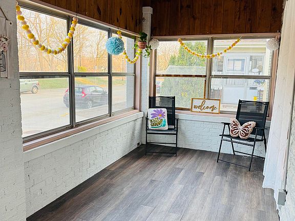 2nd image of 517 Forest Ave