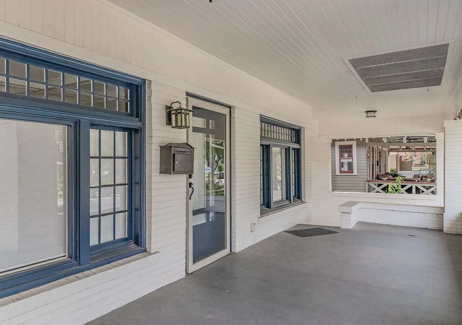 Charming Home in Fairmount — Photo 4
