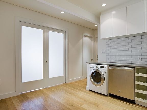4th image of 146 Mulberry St #10B