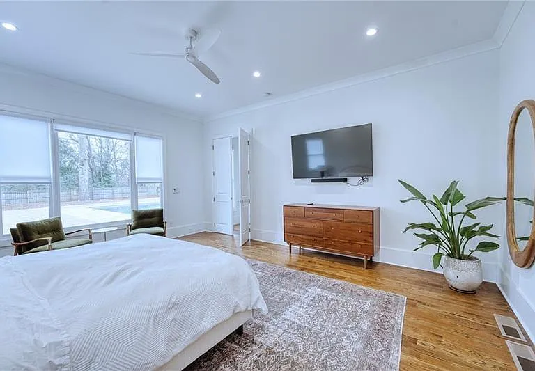 2975 Osborne Rd NE — Photo 14