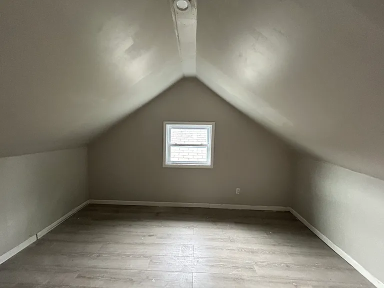1405 Langston Ave — Photo 9