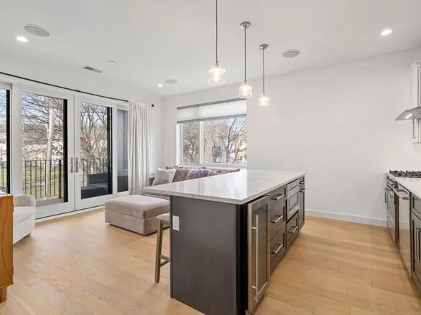 946 Saratoga St #202, Boston, MA 02128