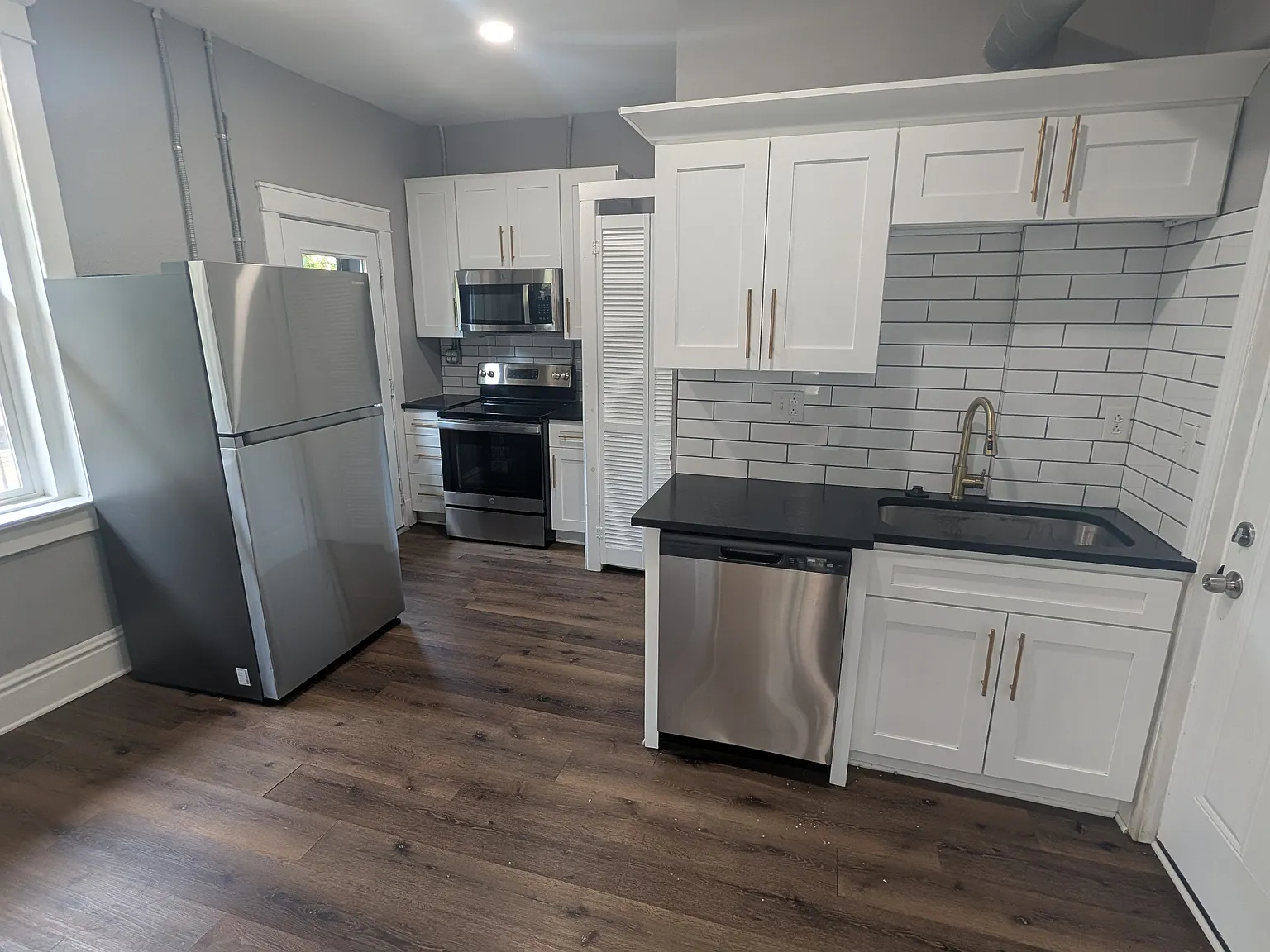 1 bed, 800 sqft, $1,325 — Photo 3