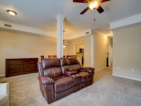 5th image of 392 W Pointe Dr
