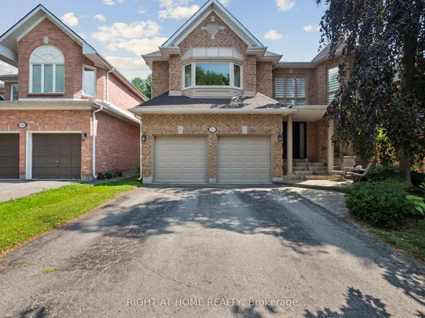 100 Carlyle Cres, Aurora, ON L4G 6P7