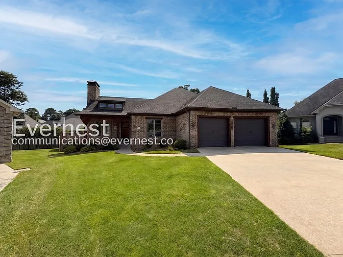 3 bed, 2.0 bath, 2200 sqft, $2,995 — Photo 1