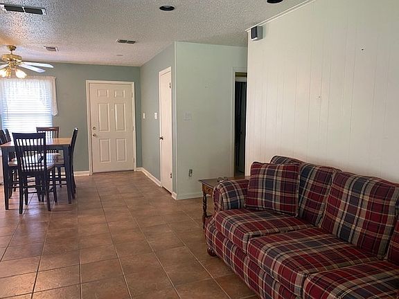 3rd image of 402 Deerwood Dr
